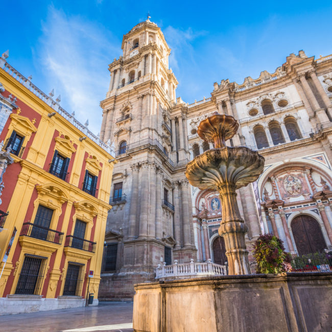 Malaga, sa cathédrale, son Hôtel de Ville et l'Alcazaba
