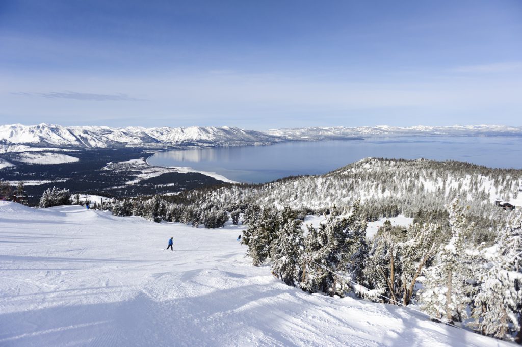 Skier aux États-Unis autour du lac Tahoe