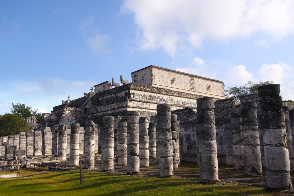 Colonnes du Temple des Mille Guerriers, Chichen Itza, Mexique