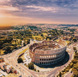 Vue aérienne du Colisée et de la ville de Rome