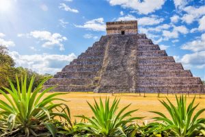 Photo de la pyramide de Kukulkan dans le Yucatan : incontournables du Mexique