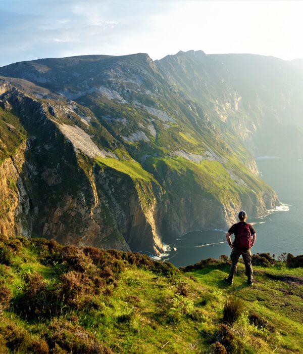 Slieve League, les plus hautes falaises maritimes d'Irlande, situées dans le sud-ouest du Donegal, le long de cette magnifique route côtière. L'une des étapes les plus populaires de la route Wild Atlantic Way, Co Donegal, Irlande.