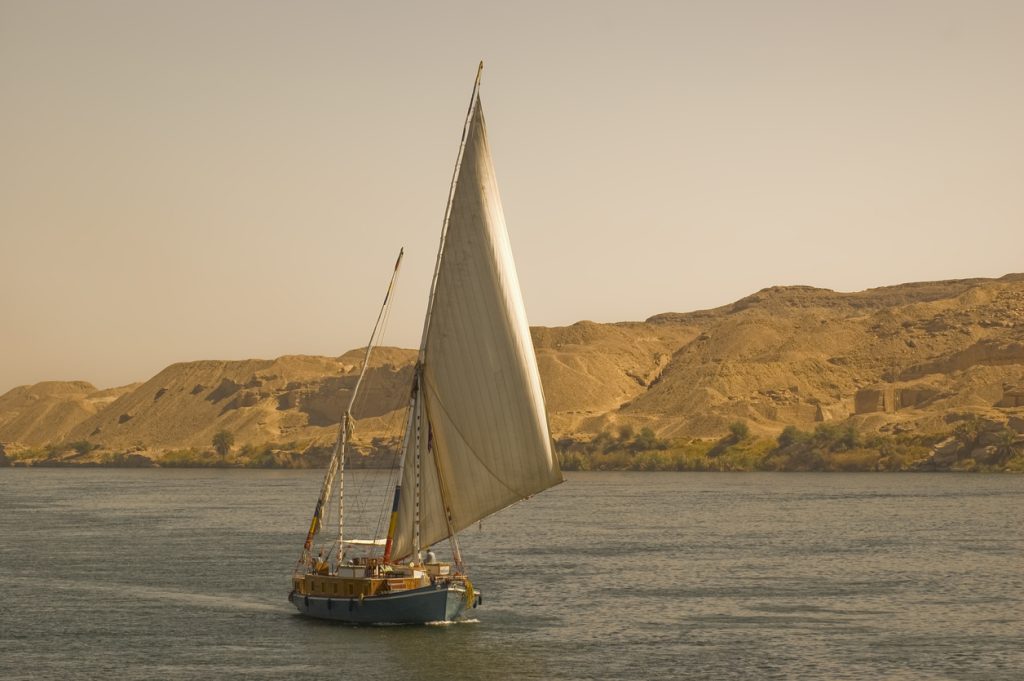 Voyager au soleil en février : la descente du Nil en felouque