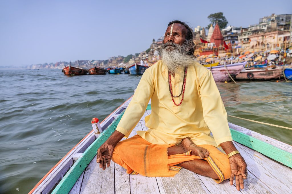 Voyage transformationnel - Méditer en bateau sur le fleuve sacré du Gange à Varanasi - Inde