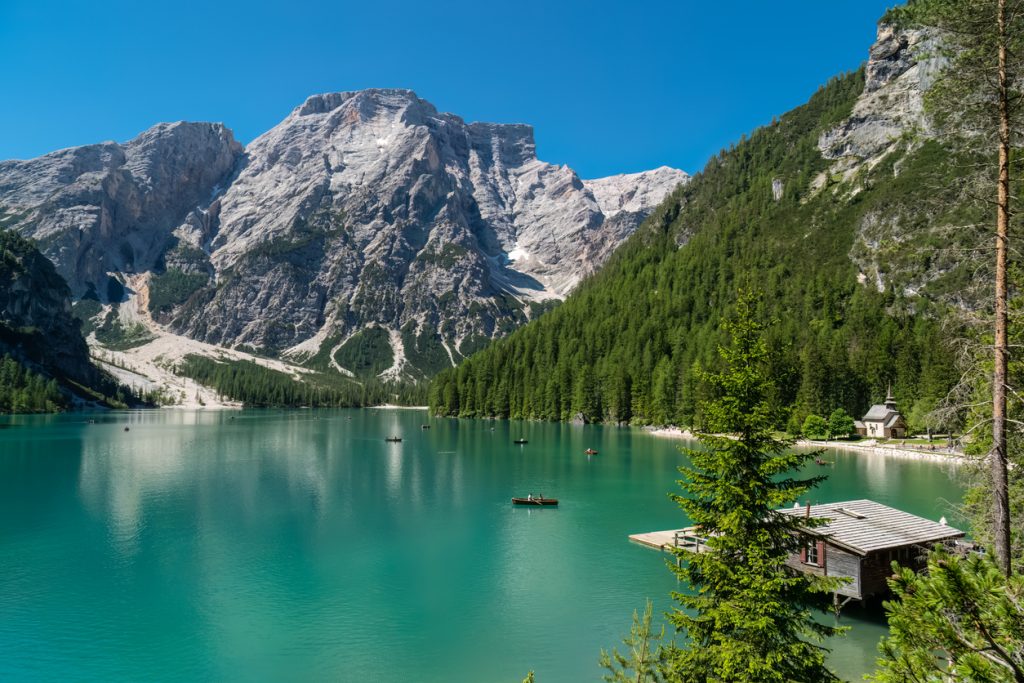 Randonnée au Lago di Braie, un incontournable des Dolomites, Italie