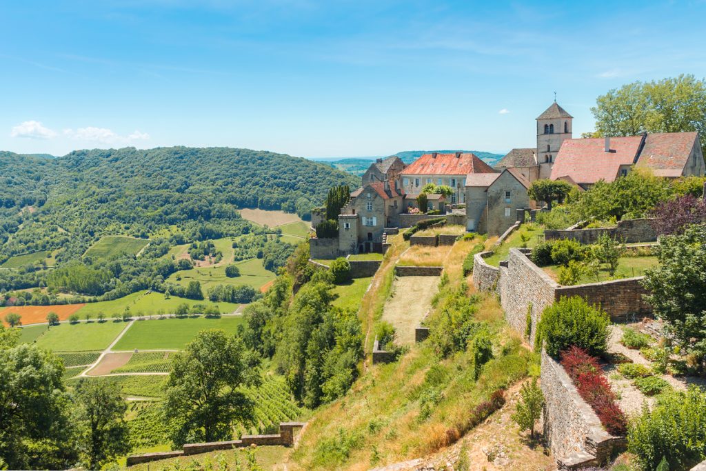 Le village de Château-Chalon sur la route du Comté