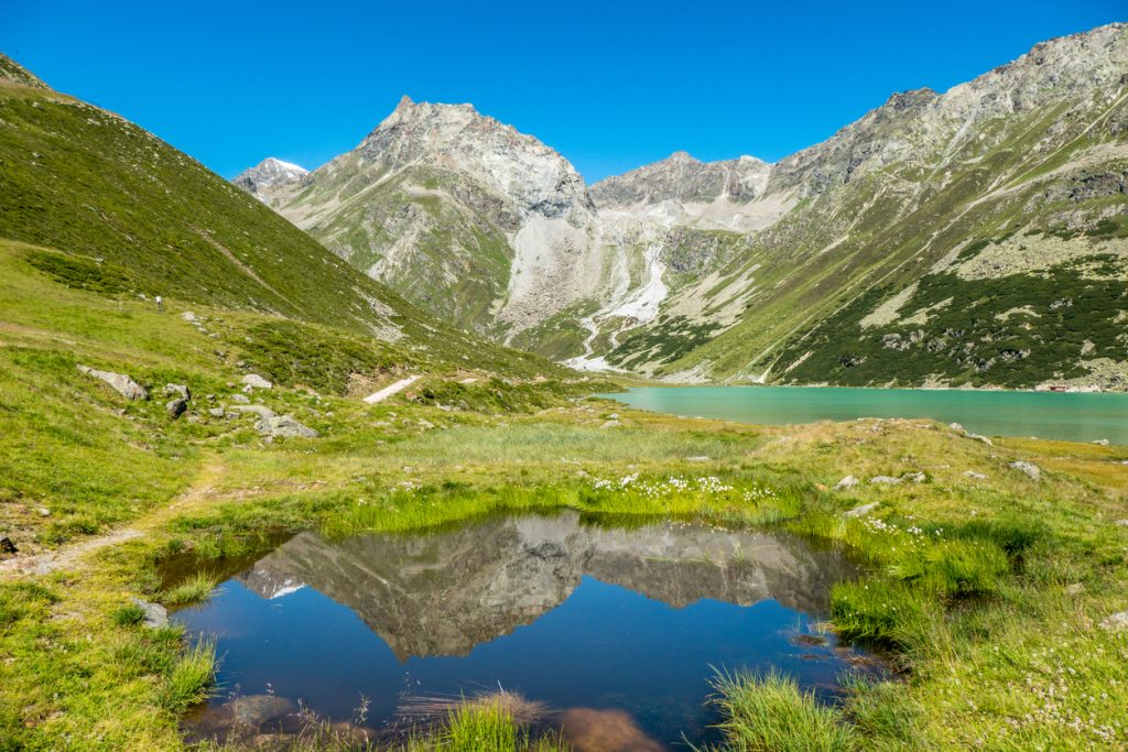 Le lac de Rifflesee, surplombant la vallée de Pitztal au Tyrol